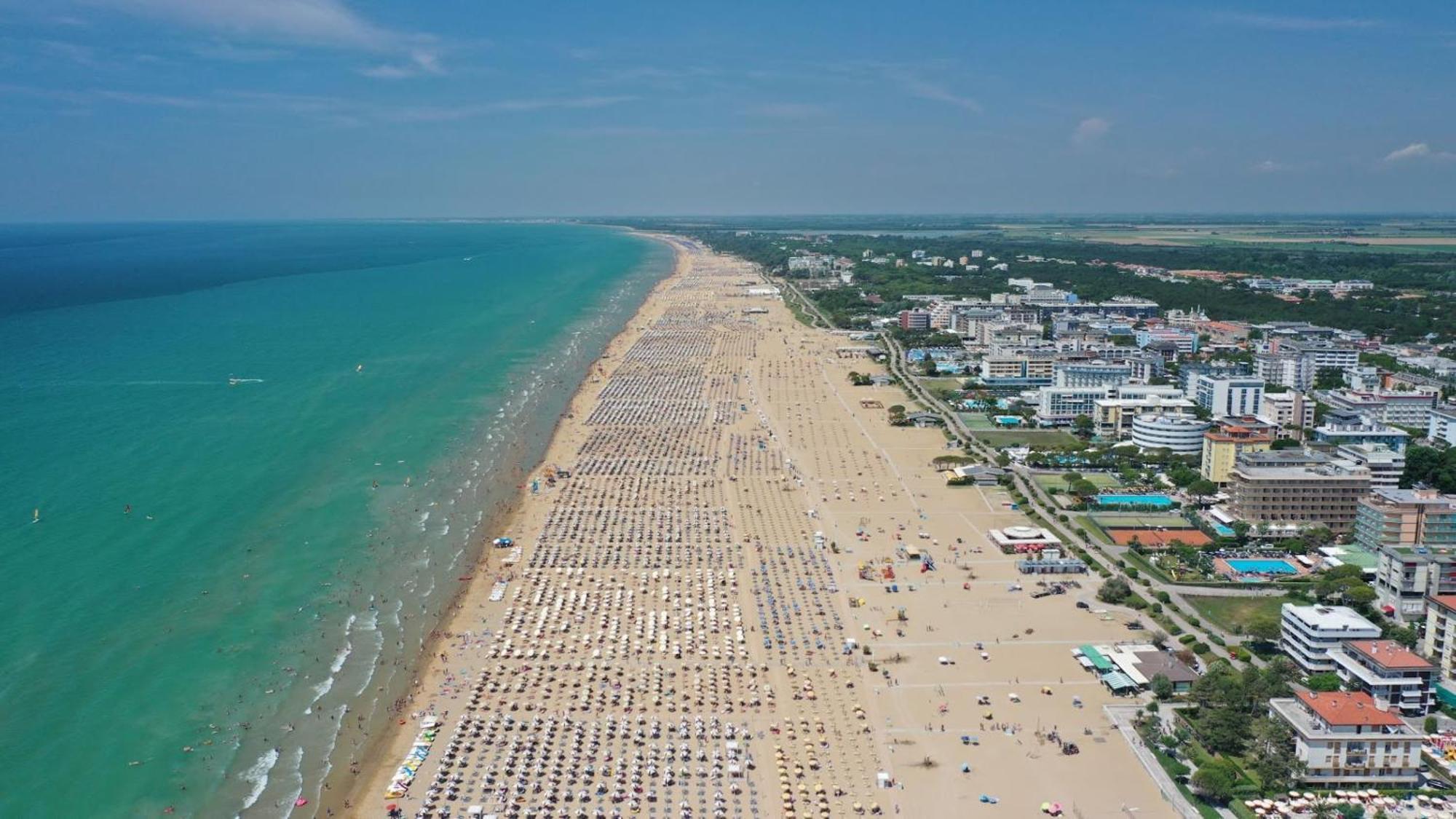 Bright With Swimming Pool - Beahost * Bibione
